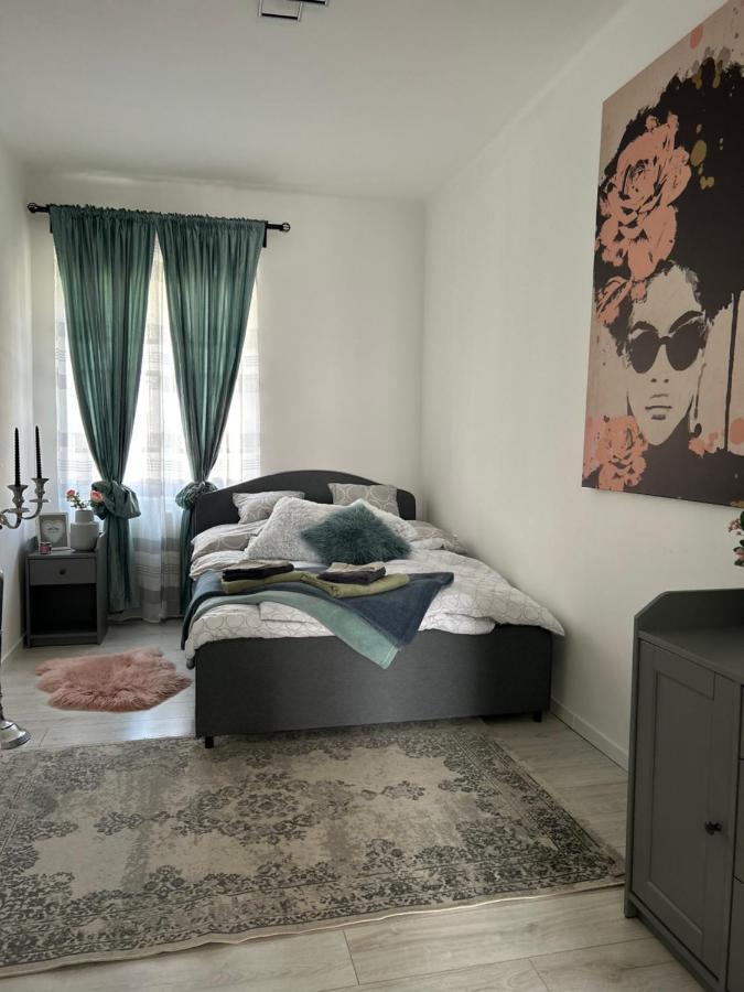 דירות מישקולץ Sophie'S Urban Nest מראה חיצוני תמונה